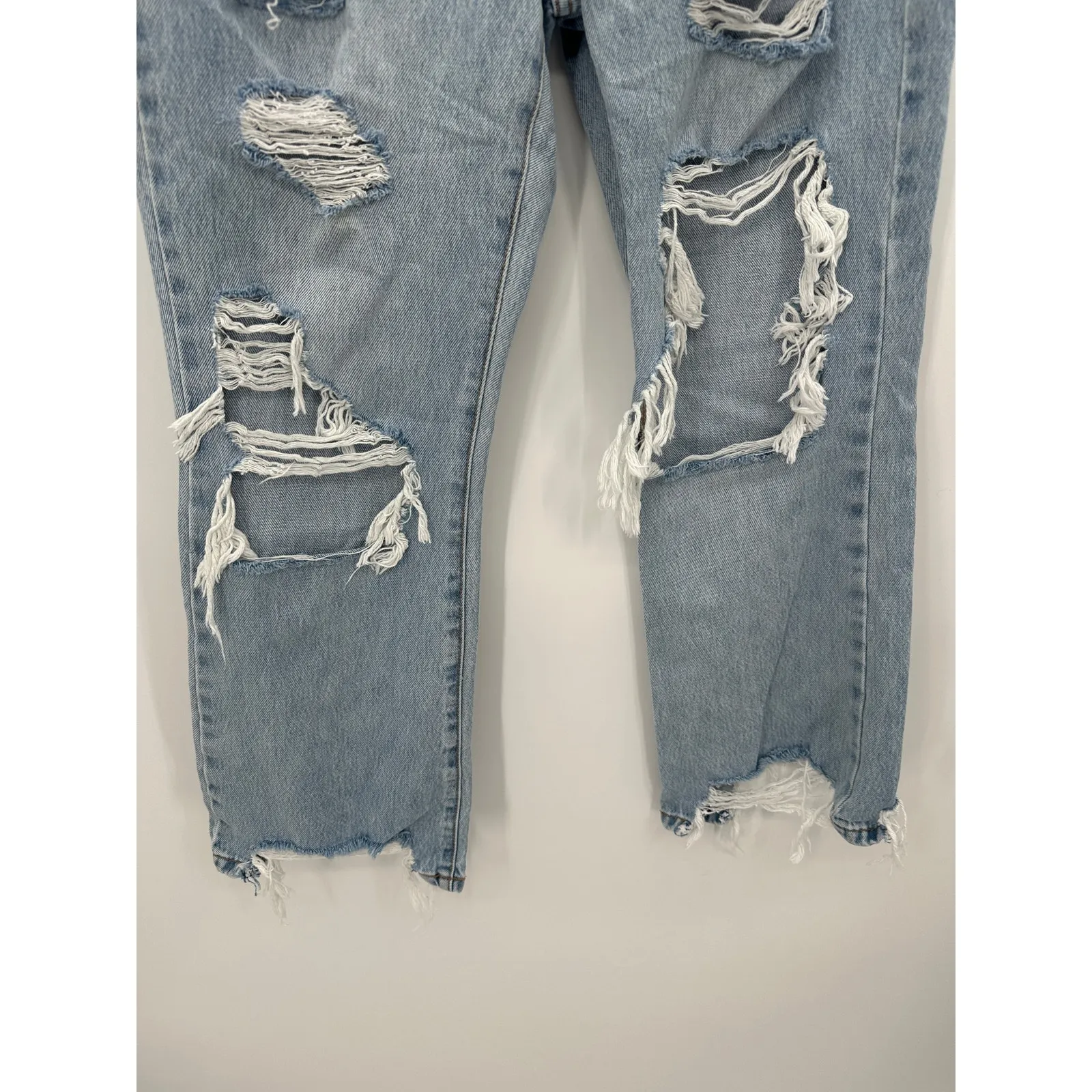 Hidden Jeans Women Light Wash Loose Fit Denim Jeans Size 26 Distressed Cut Off Blue - Image 3