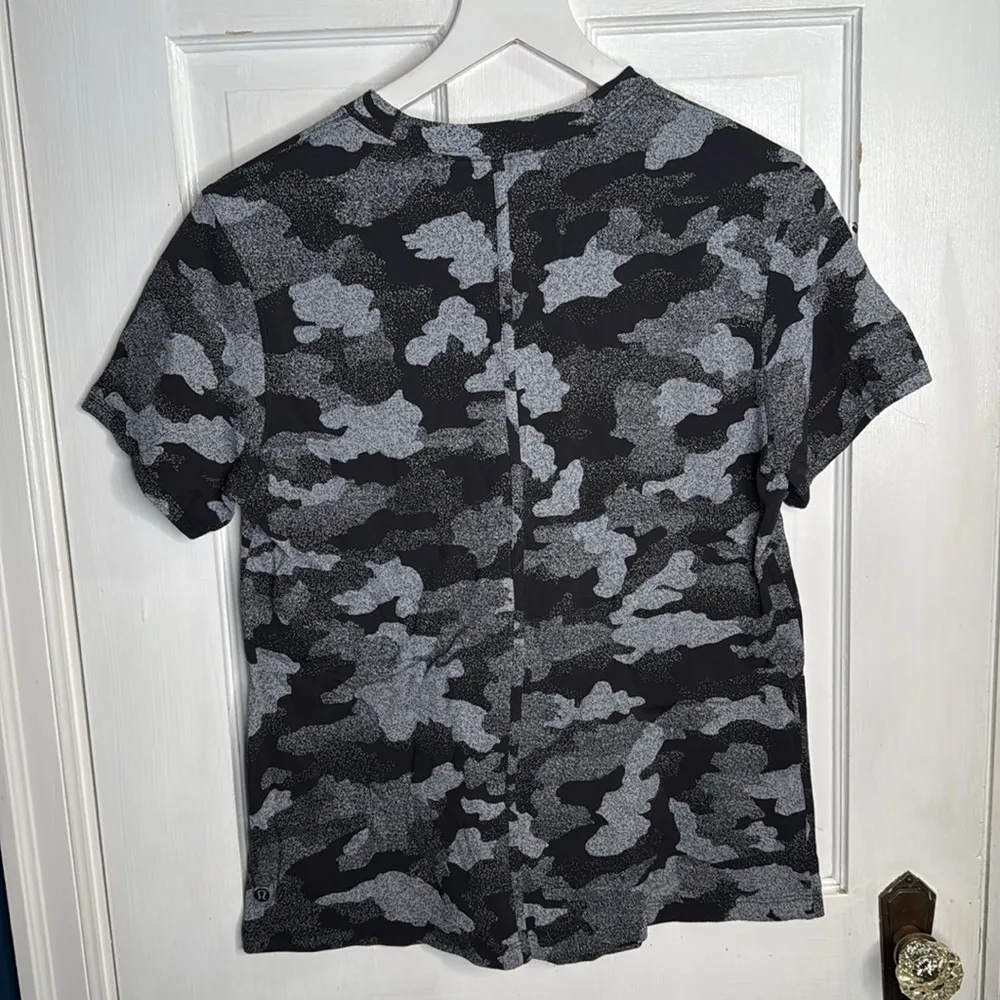 Lululemon All Yours Short Sleeve Black Camo Camouflage Training Top W1021 Sz 4 - Image 9
