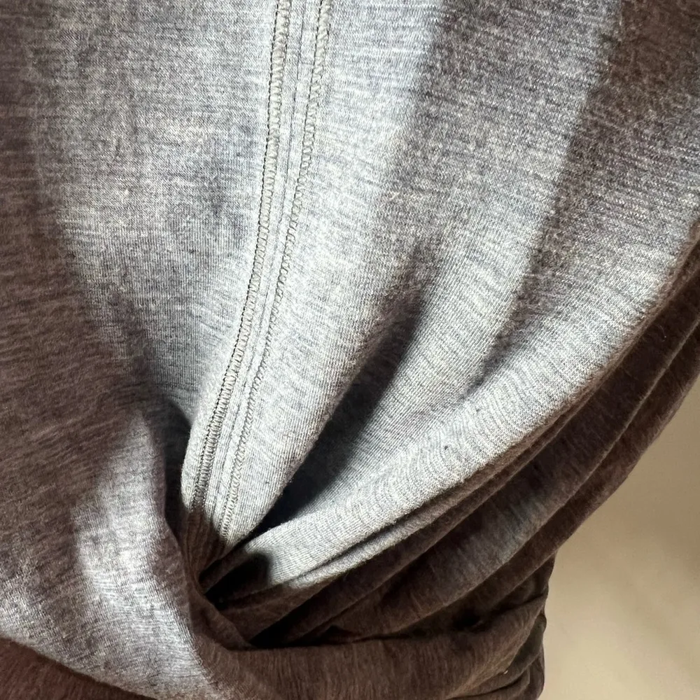 Lululemon Do the Daily Twist Front Short Sleeve T-Shirt Size 4 Active Gym Gray - Image 3