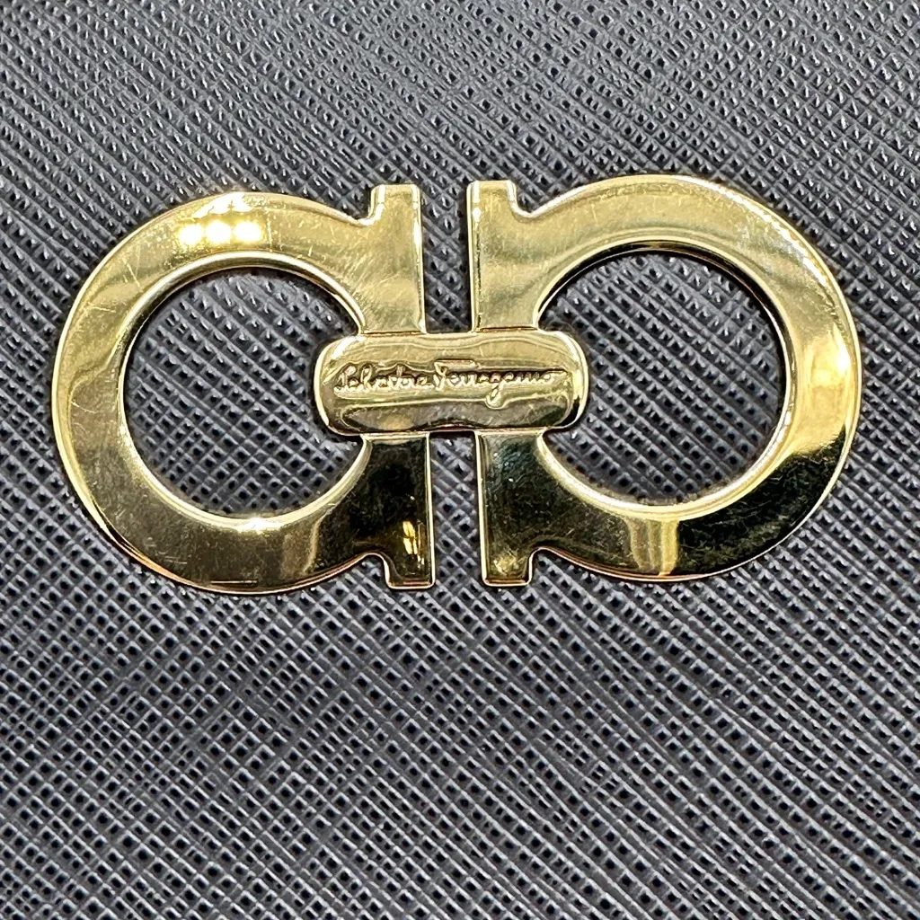 -FERRAGAMO
Dark Gray Leather Zip Around Wallet Excellent condition. - Image 9