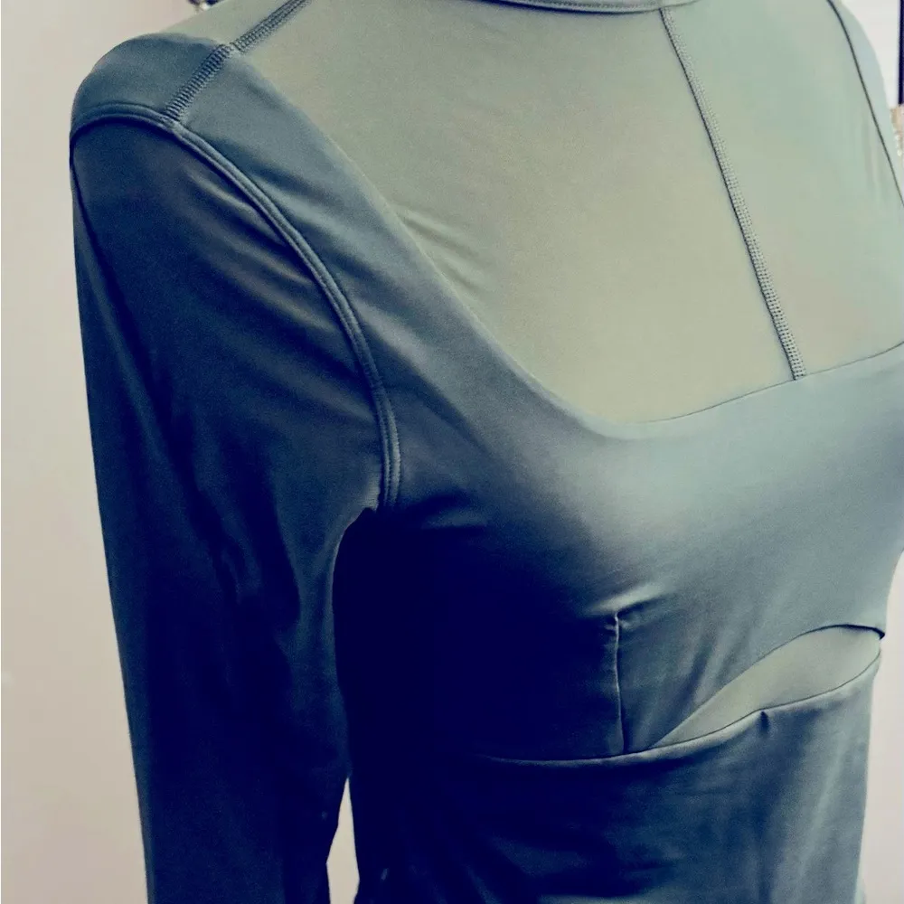 Lululemon  Mesh Mixed Long-Sleeve Shirt - Image 4