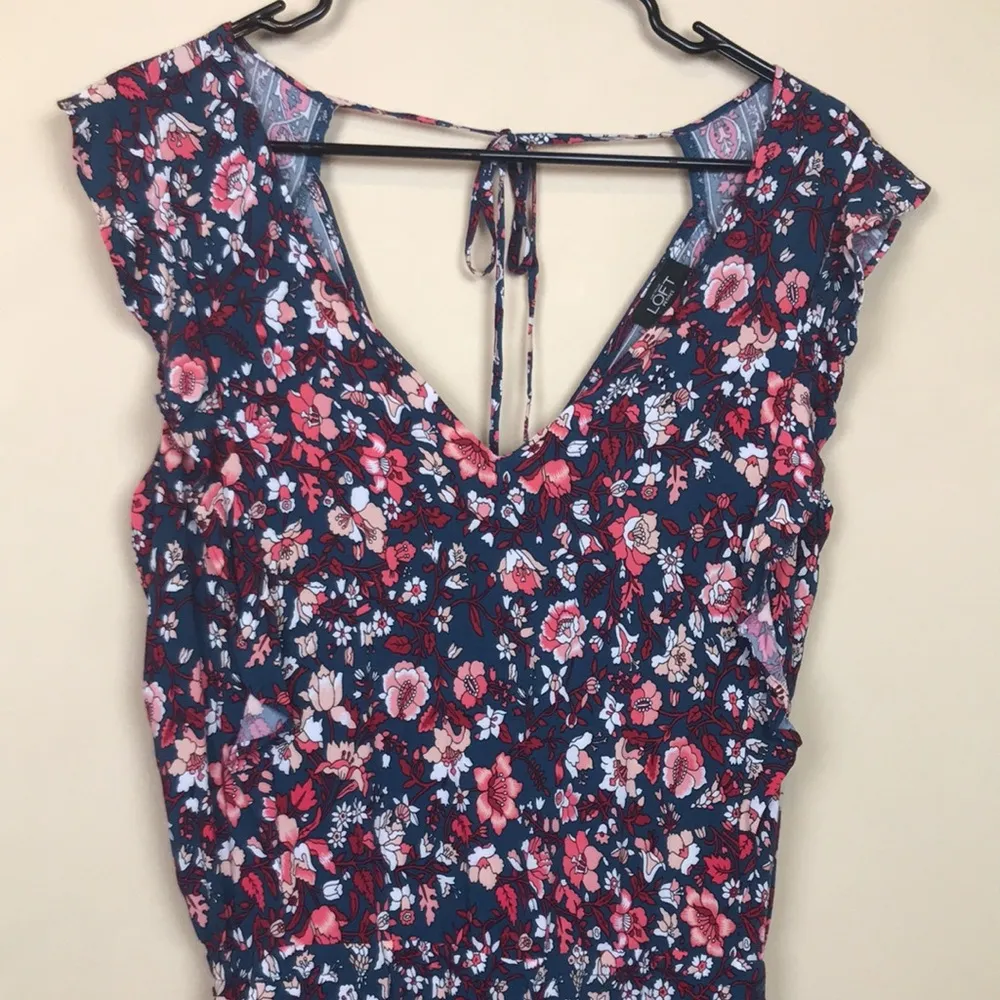 LOFT Petites Women’s Boho Floral Print Ruffle Flutter Sleeve Tie Back Romper - Image 2