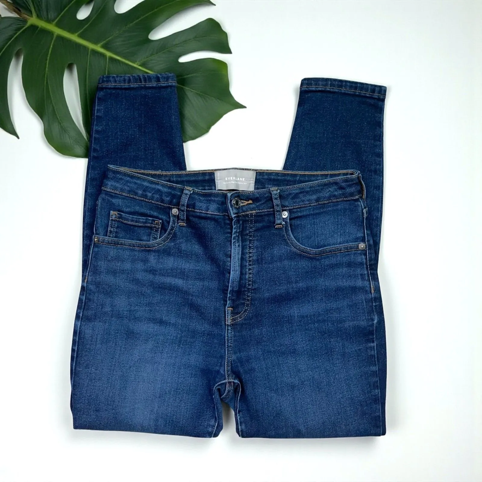 Everlane The Curvy High-Rise Skinny Crop Jeans in Dark Wash - Image 6