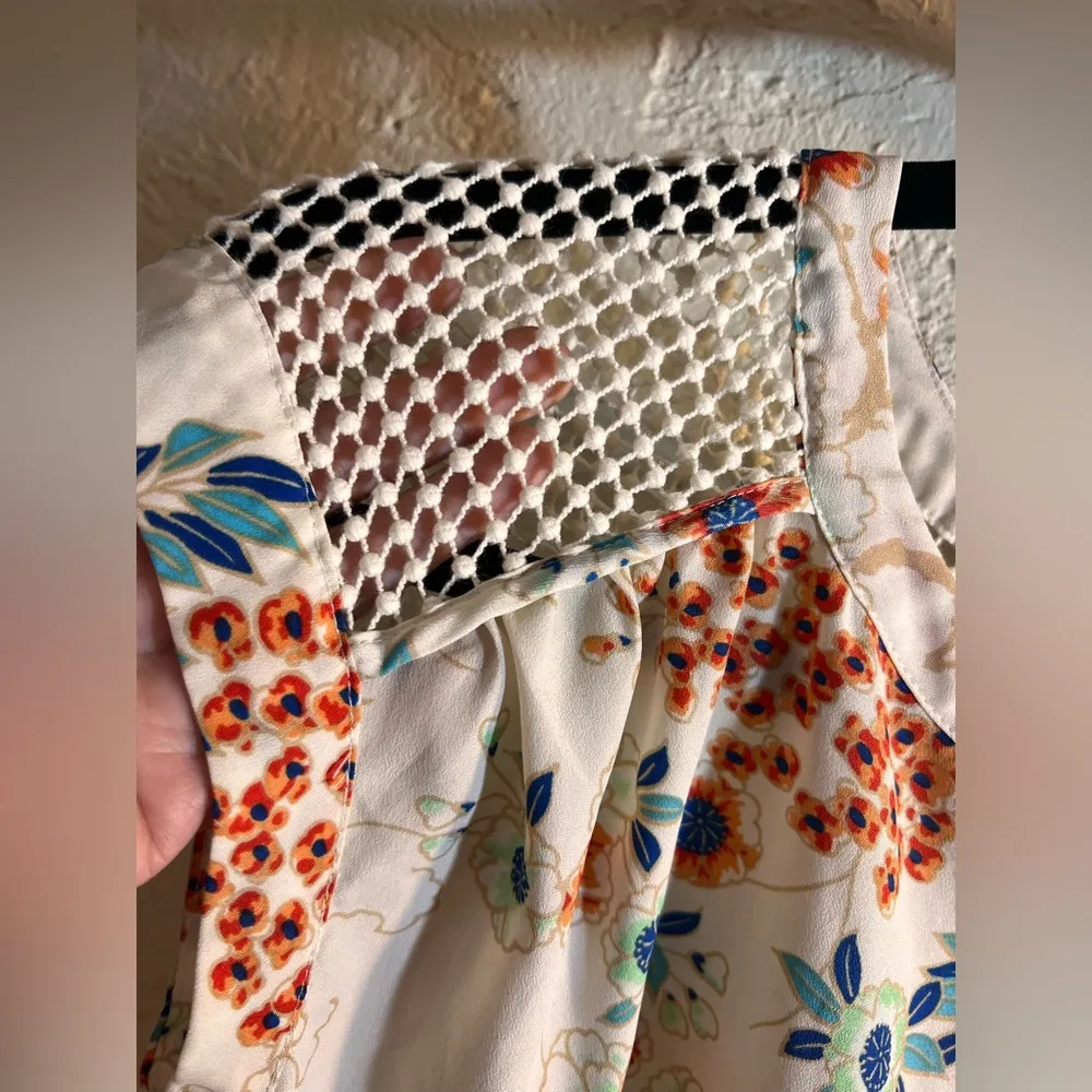 Daniel Rainn Orange and Blue Asymmetrical Cap Sleeve Blouse w crochet accents - Image 4