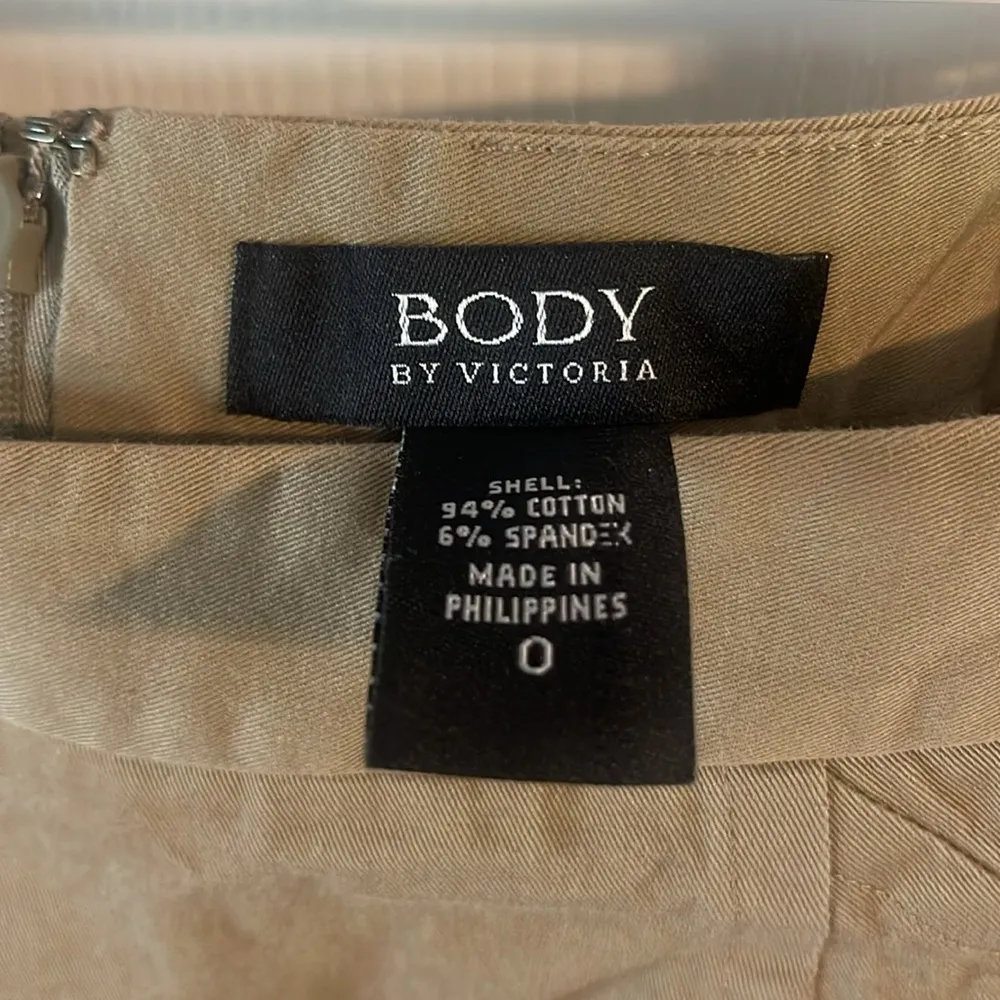 Gently Worn Body by Victoria (Secret) Pencil Skirt - Image 3