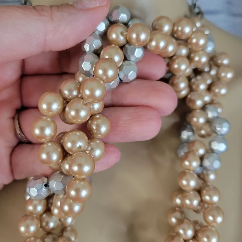 Loft Chunky Beaded Statement Necklace - Image 6