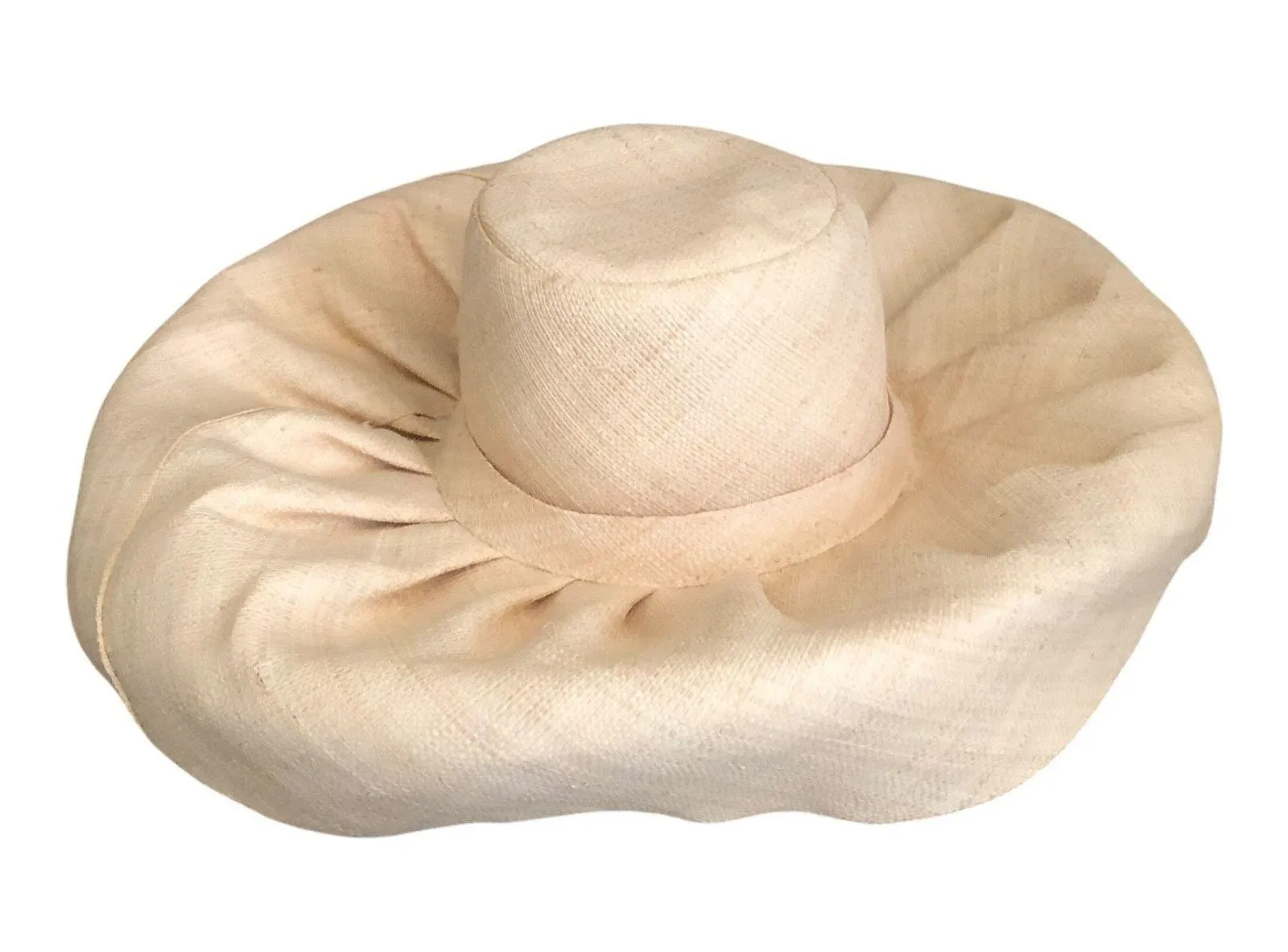 Vintage Natural Beige Wide Brim Sinamay Hat with Ruffled Brim And Bow - Image 3