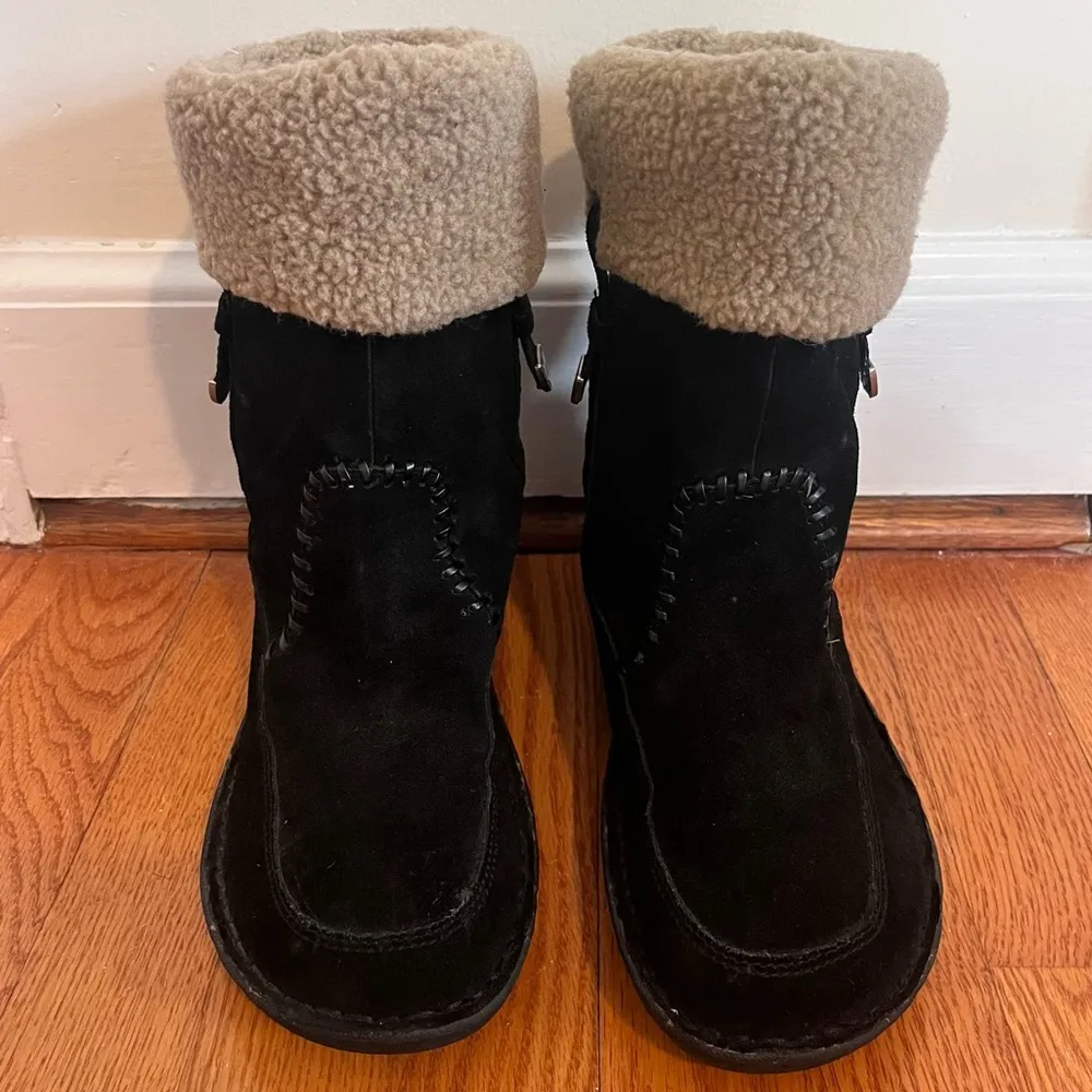 Minnetonka Size 7 M Black Warm Leather Pull On Boots. Leather upper! - Image 4