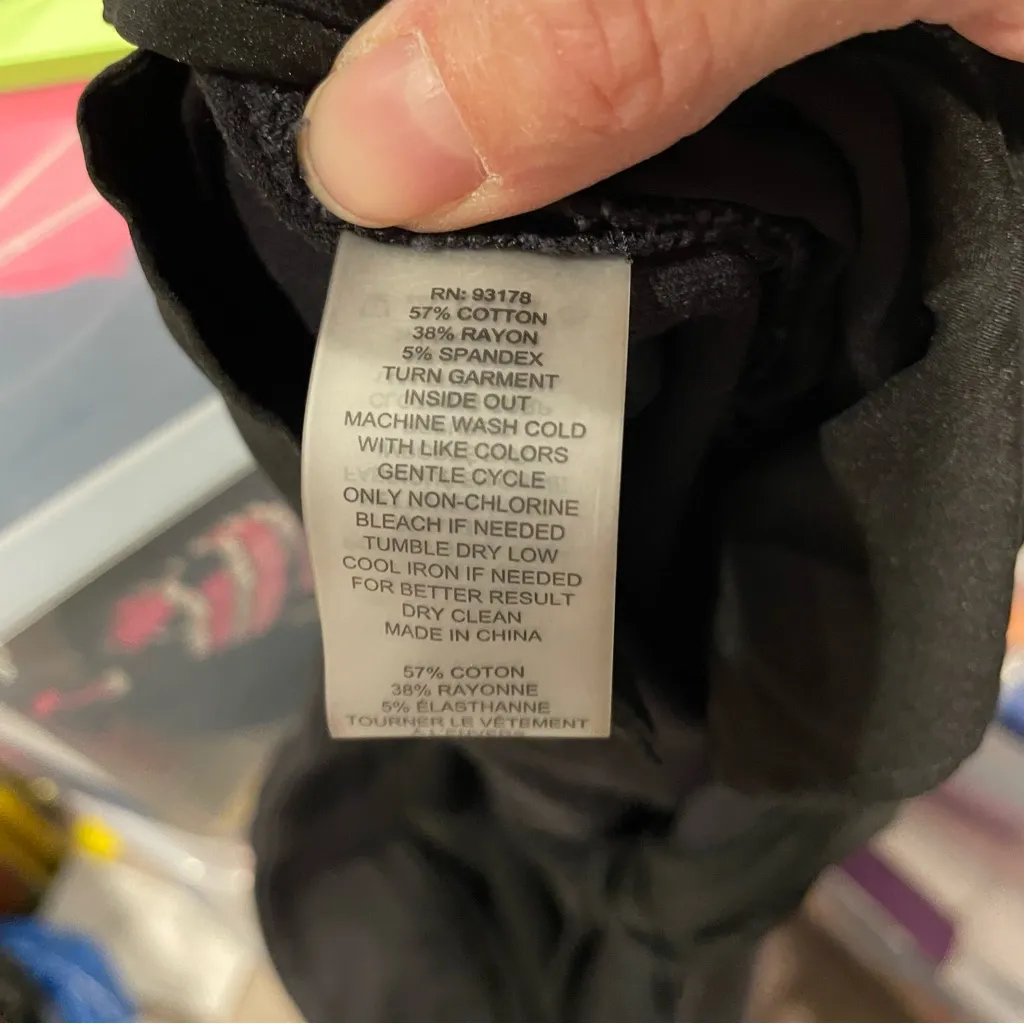 Elie Tahari Cute cotton canvas gold chunky button ankle pants stretch crops - Image 7