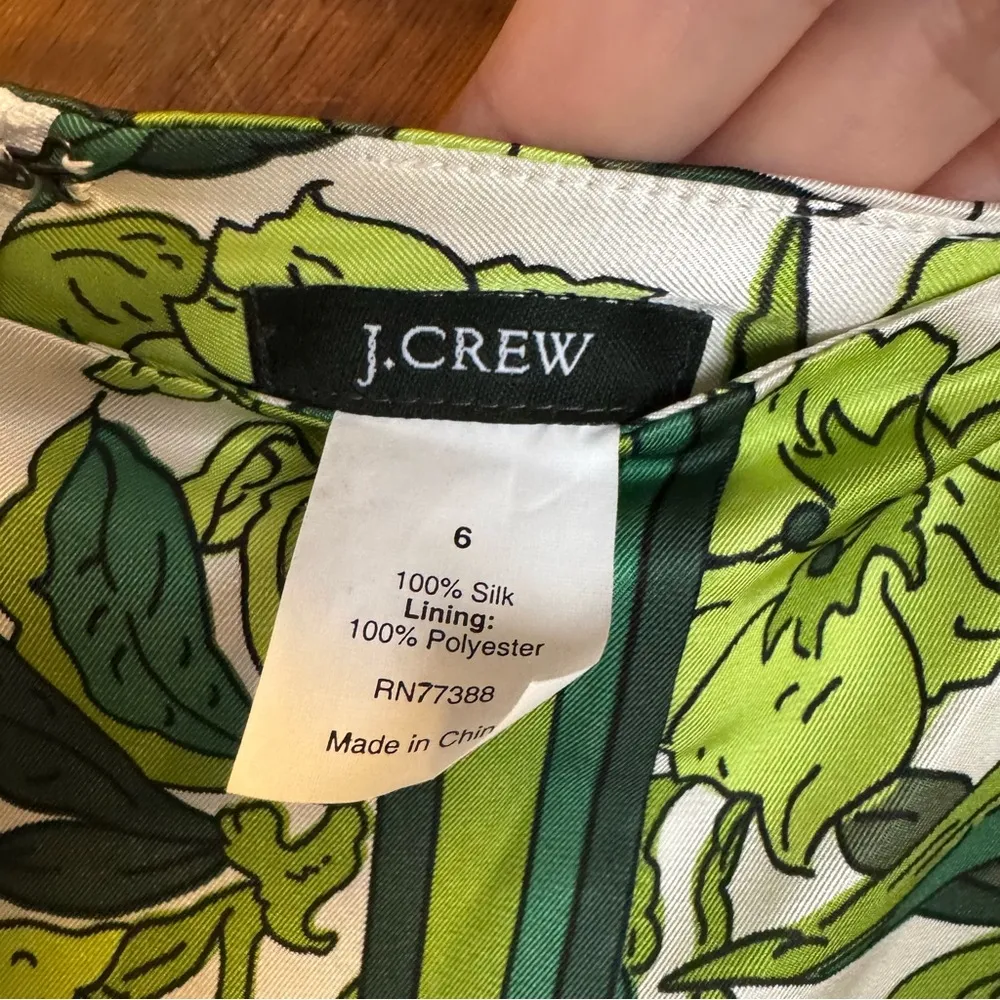 J. Crew Silk Skirt with Green and White Floral Design Size 6 - Image 2