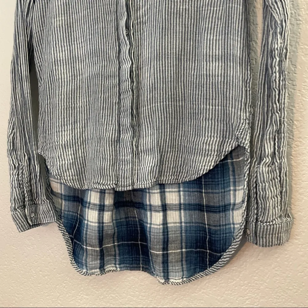 BELLA DAHL High Low Button Down Shirt in Sky Valley Wash - Image 3
