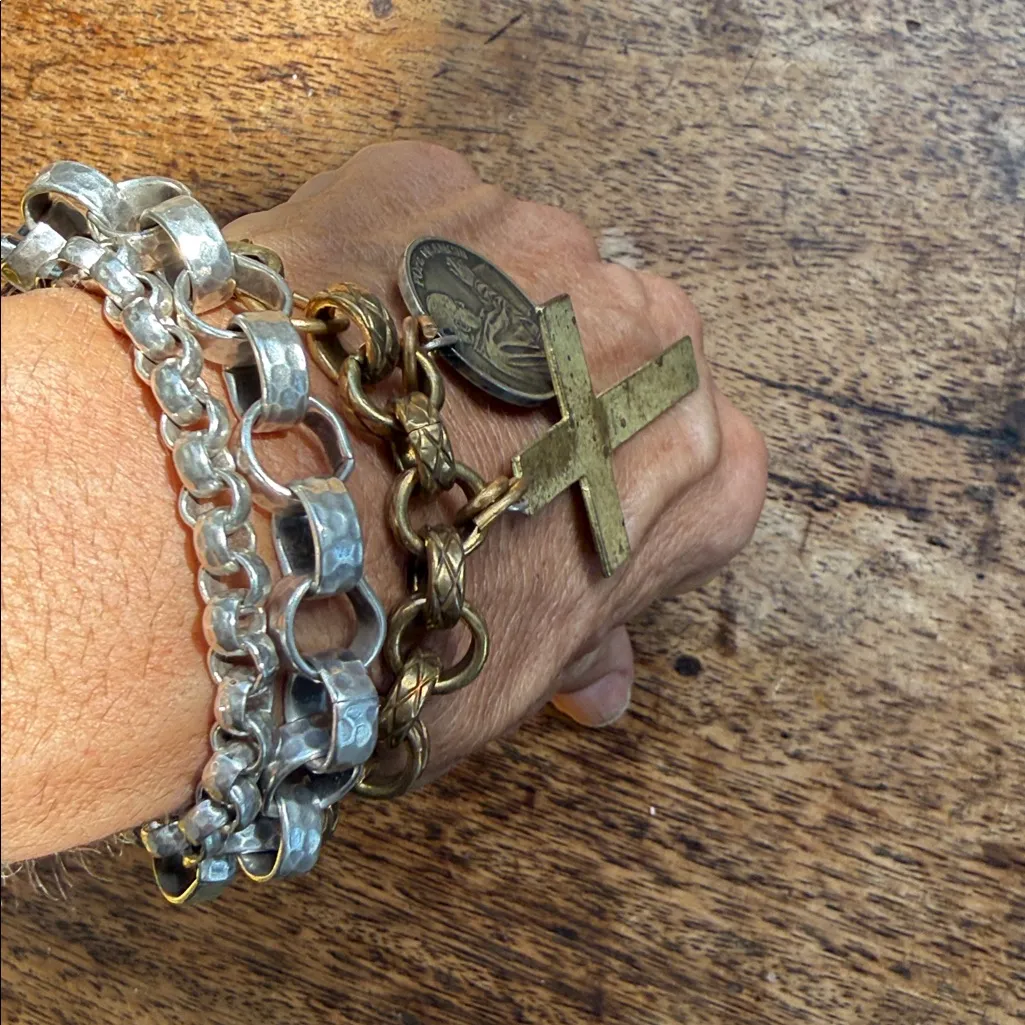 Gold bronze chunky ornate Chain Bracelet with a Cross and Pope Francis medal - Image 5