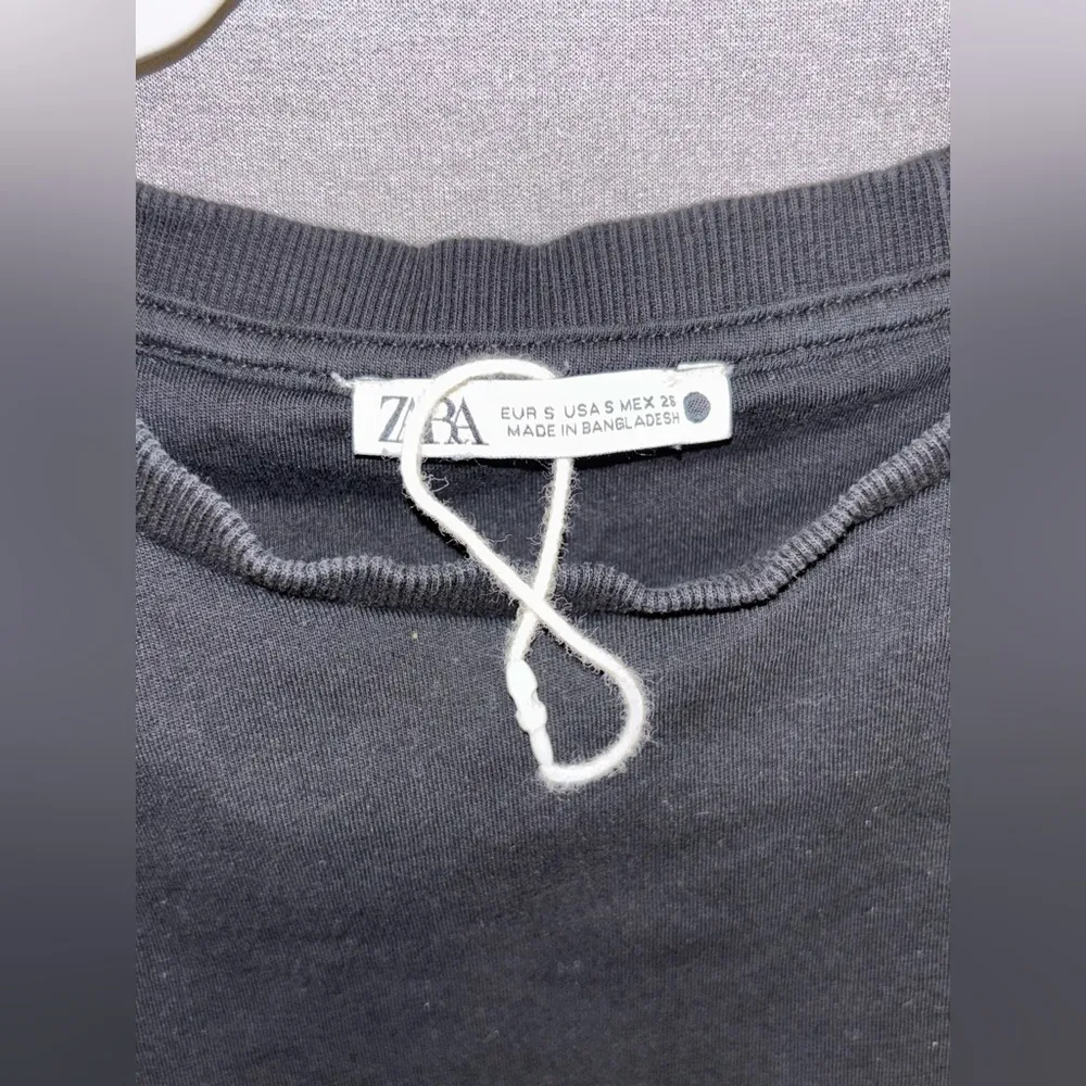 Zara cropped short sleeve tshirt size small solid black cinched waist - Image 2