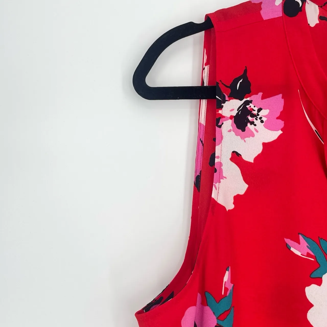 41 Hawthorne Women's Red Floral Pleated Pattern‎ Sleeveless Blouse Size Medium - Image 6