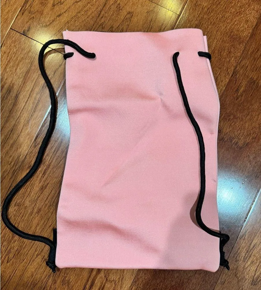 Trinagl Swim Neoprene Pink Drawstring Bag - Image 3