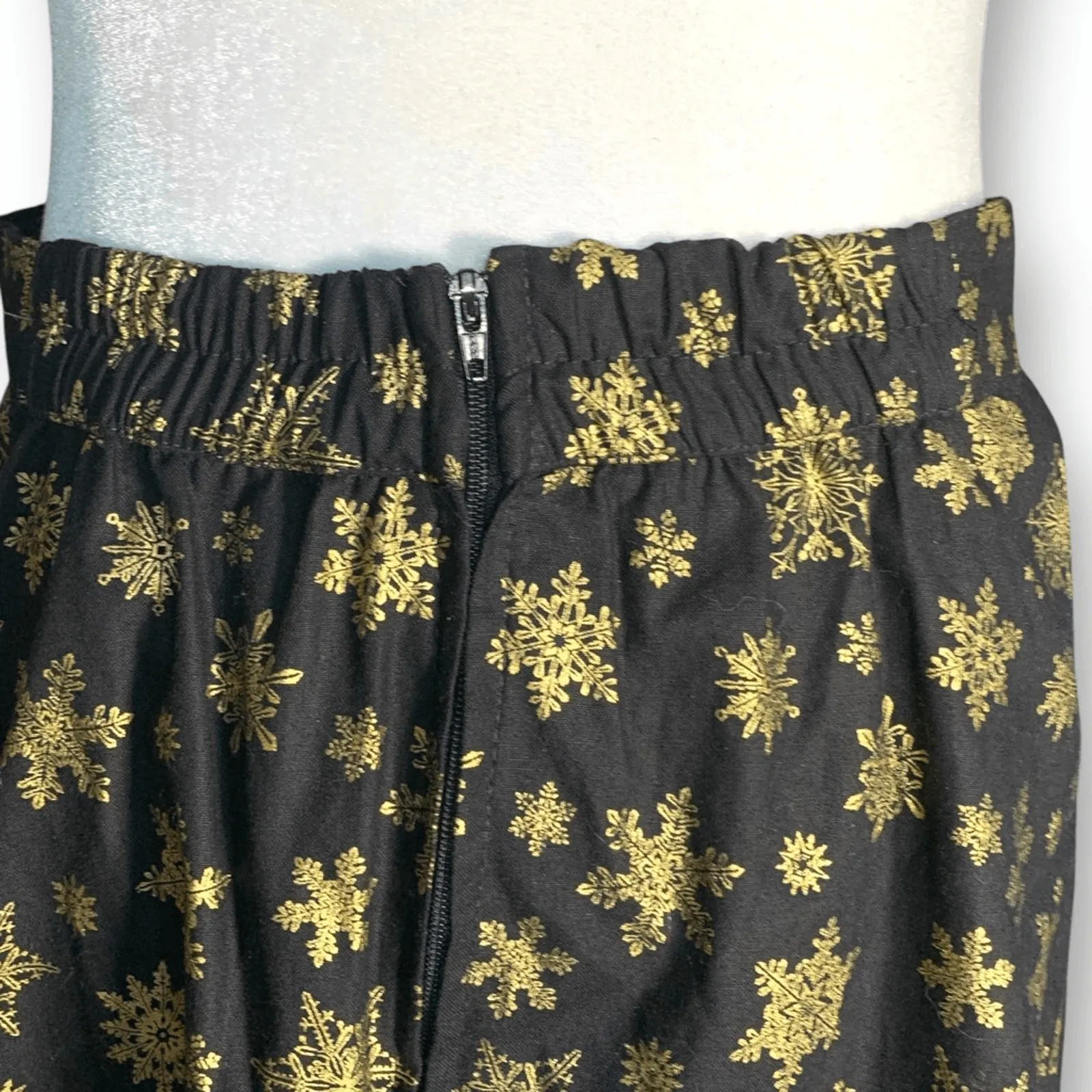 Retrolicious Black Gold Snowflake Print Skirt Holiday Party Pleated Skater Small - Image 7