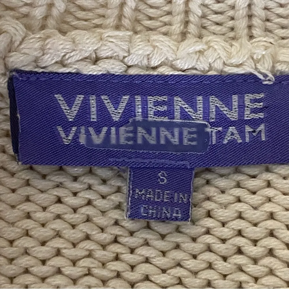 VIVIENNE TAM ivory Fisherman style, knit sweater w/squared off hem. Small. EUC - Image 9