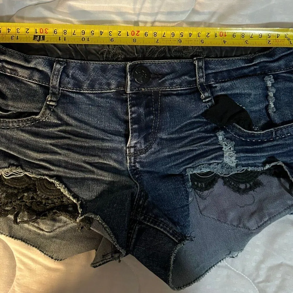Vanilla Star Denim Shorts Size 7 - Image 3