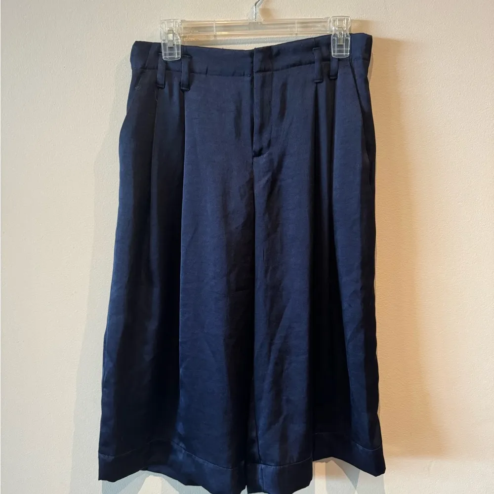 GAP cropped shiny navy pants size 10 Petite - Image 2