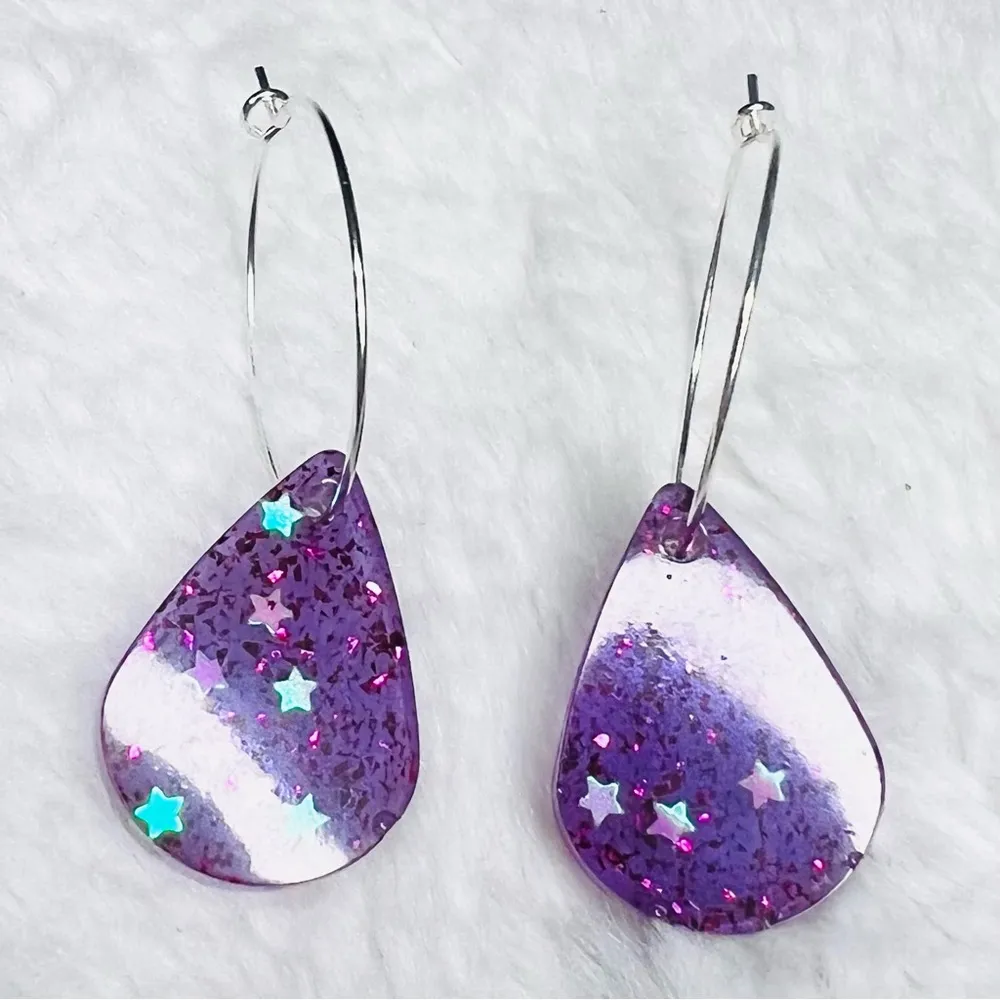 Purple Galaxy Glitter Resin Tear Drop Pendant Hoop Earrings - Image 5