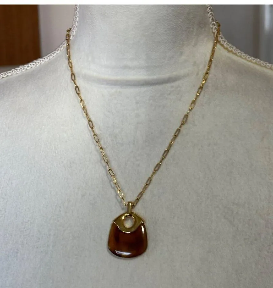 Liz Claiborne Gold Chain Necklace With Amber Tortoise Shell Pendant Toggle Clasp - Image 8