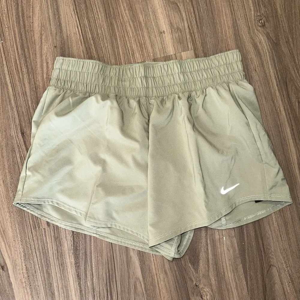 Nike Women's One‎ Dri-FIT Mid-Rise 3" Brief-Lined Shorts Size Small Light Army - Image 5