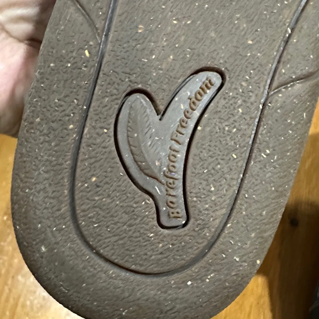 Barefoot Freedom Dark Blue Leather Shoes 9WW Size 9 - Image 3