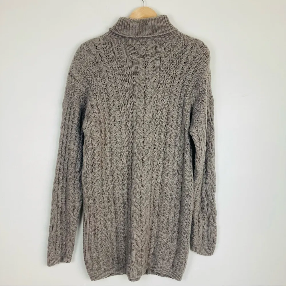 Vintage Neiman Marcus 100% cashmere cable knit long line turtleneck sweater. OS - Image 4