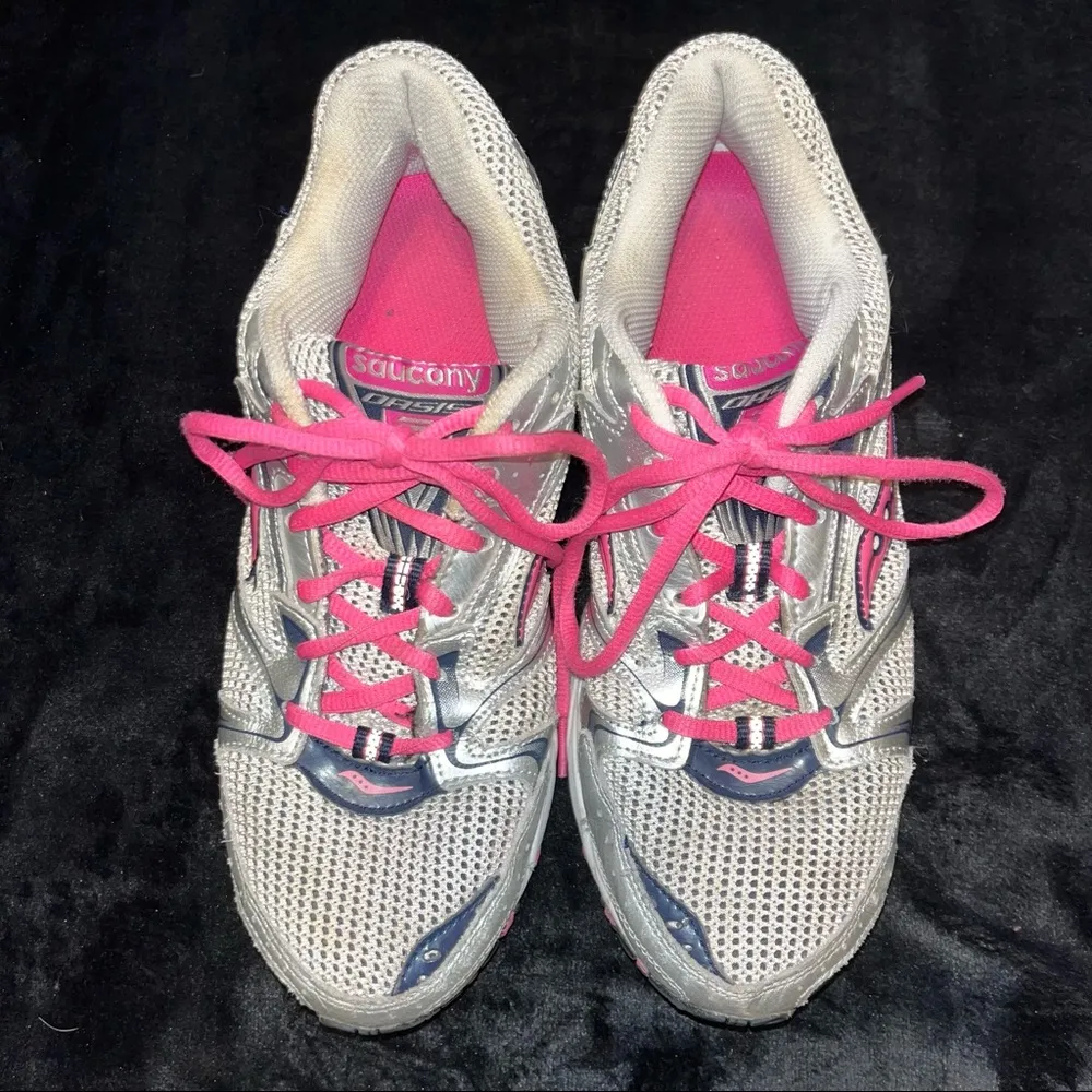 Saucony Oasis Silver and Pink Tennis shoes, size 9.5 - Image 7