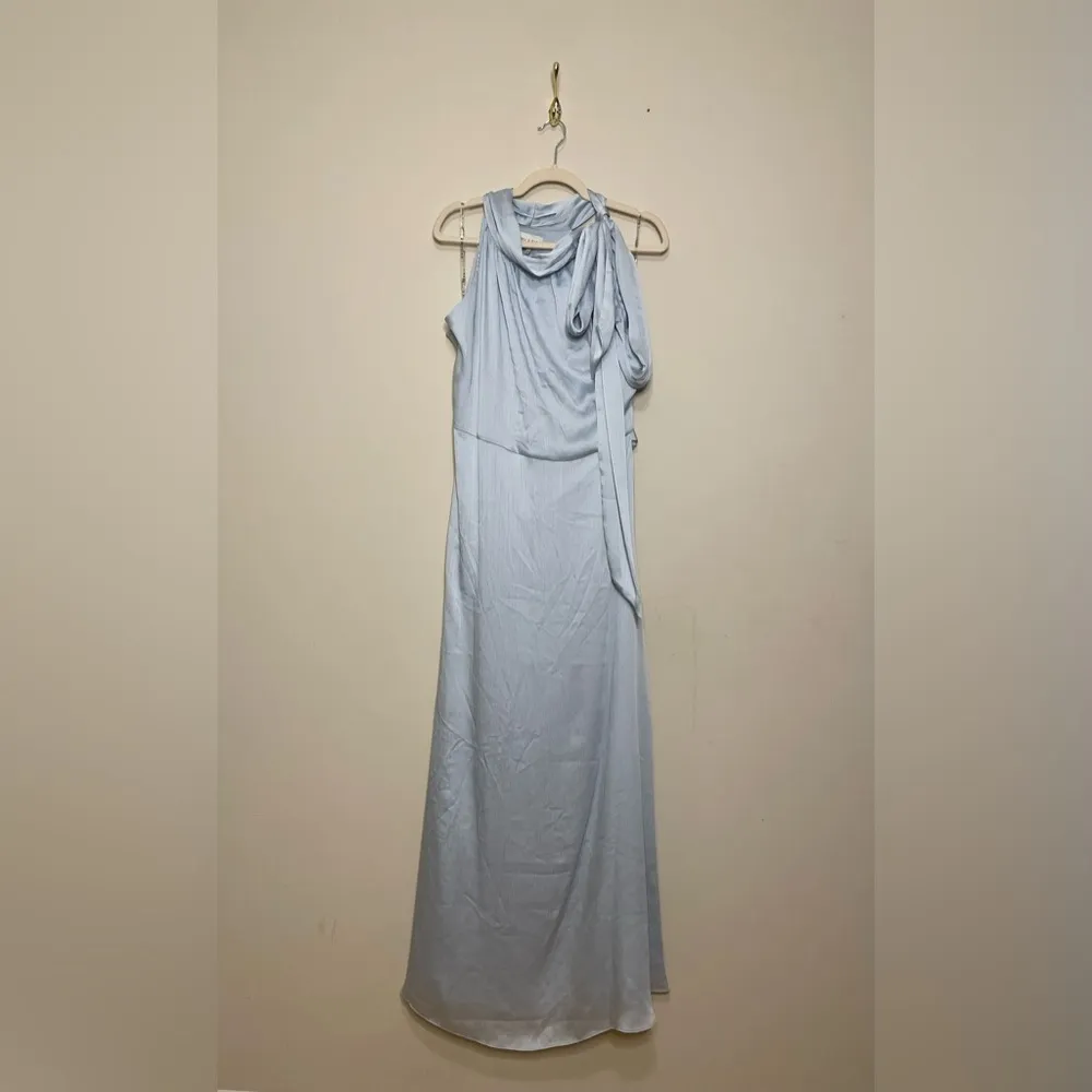 Sachin & Babi Kayla Gown Tie Neck Maxi Crinkle
Dress Ice Blue Size 14 - Image 4