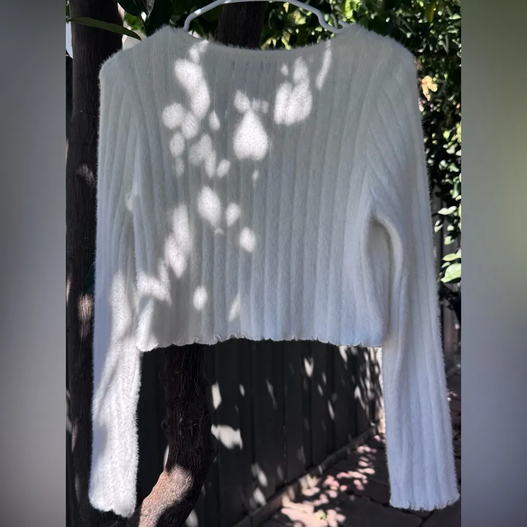 Kendall & Kylie White Fuzzy Cropped Cardigan Sweater – Size S - Image 5