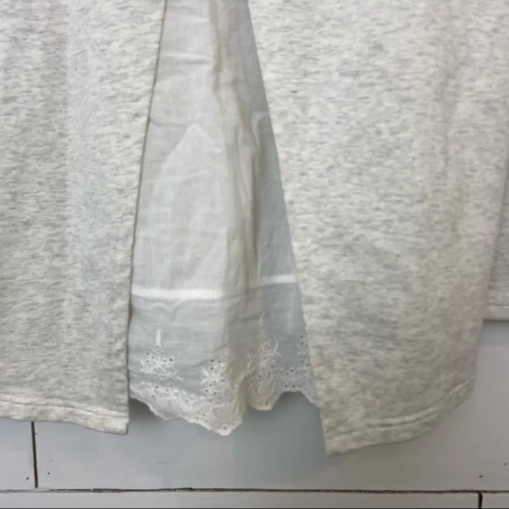 Lumiere Split Back Long Sleeve Crew Neck Top. Size Medium. EUC Gray - Image 4