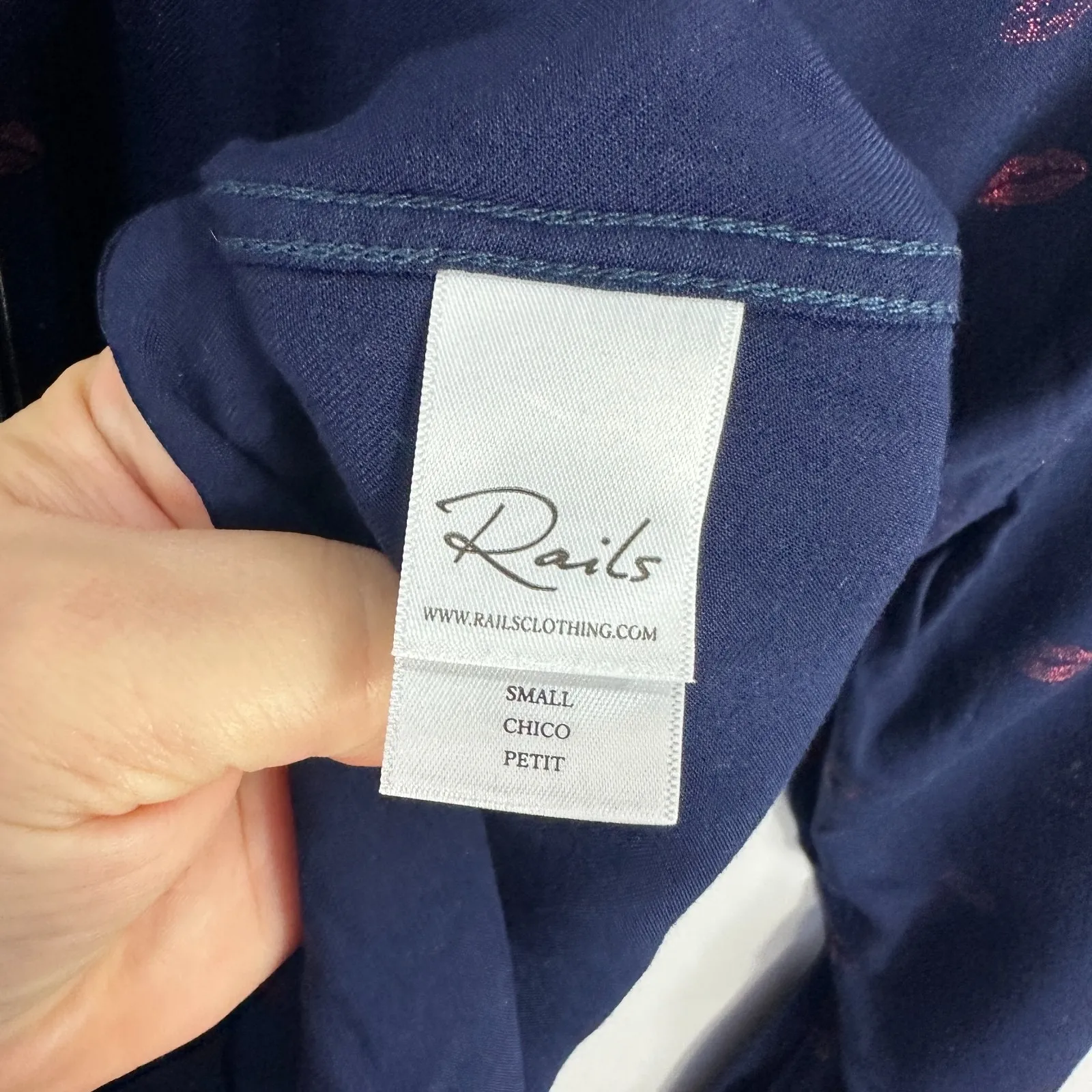 Rails Navy Blue Button Front Lip Print Shirt Sz Small Preppy Novelty Feminine - Image 4