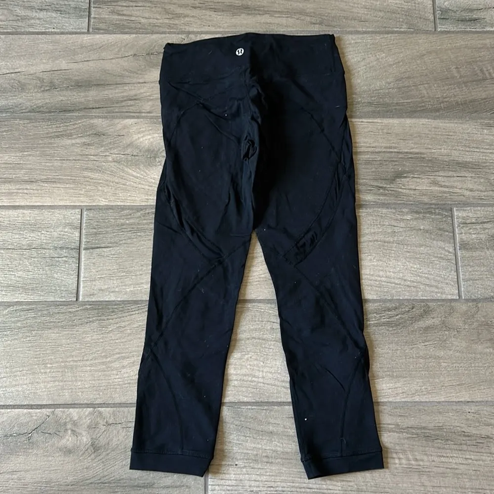 Lululemon  mesh insert Capri leggings - Image 3