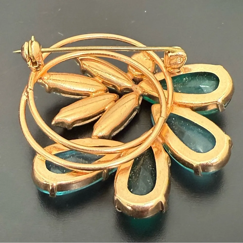 Vintage Unsigned Juliana? Blue & Green Rhinestones Gold - Image 9