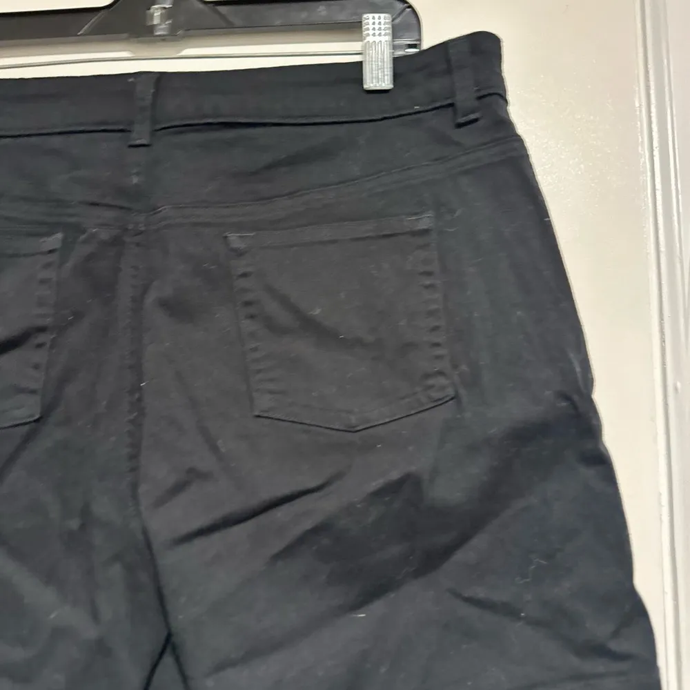 LEE Women’s Sz: 16M Just Below The Waist Black Flat Front Shorts. Slash Pockets. - Image 11