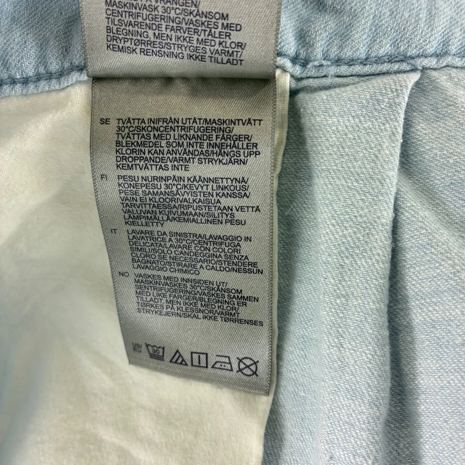 NWT NYDJ Women's Relaxed Denim Shorts Plus Size 28W Light Wash Pleated Front - Image 5