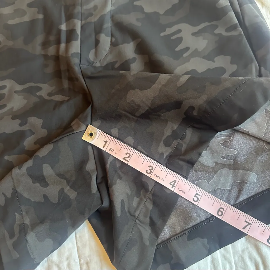 Spanx Sunshine Shorts 4" Black Camo XS - Image 11