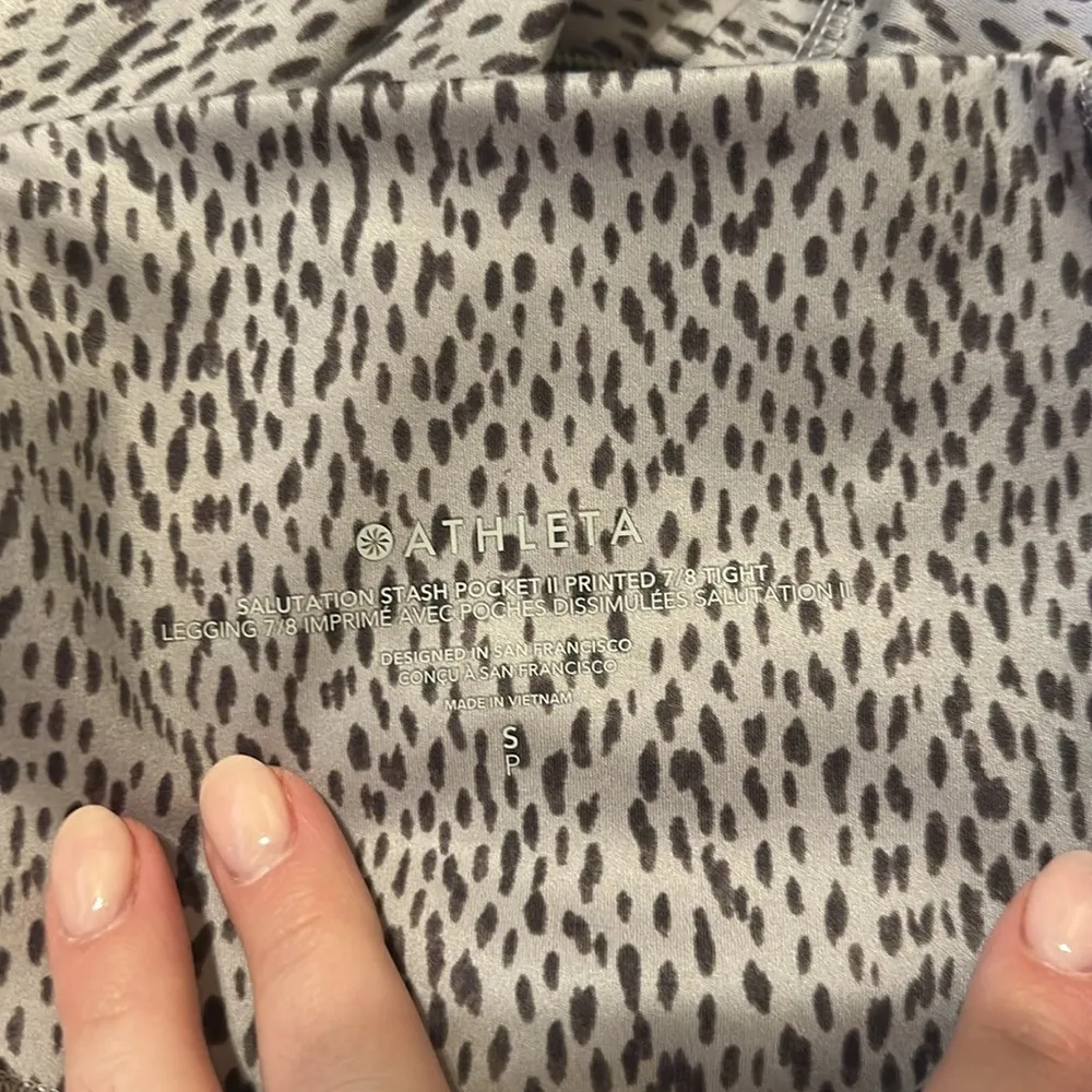 Athleta Salutation Stash Pocket 2 Printed 7/8 Tight Leggings Small - Image 5