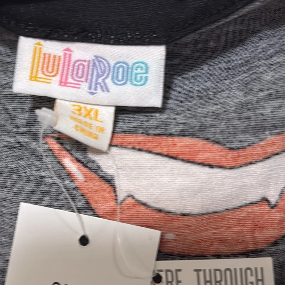 LuLaRoe NWT Vampire Lips Christy Tee woman plus size 3XL black red - Image 5
