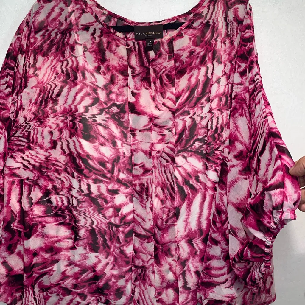 Dana Buchman Red and Pink Graphic Blouse Size 2X - Image 2