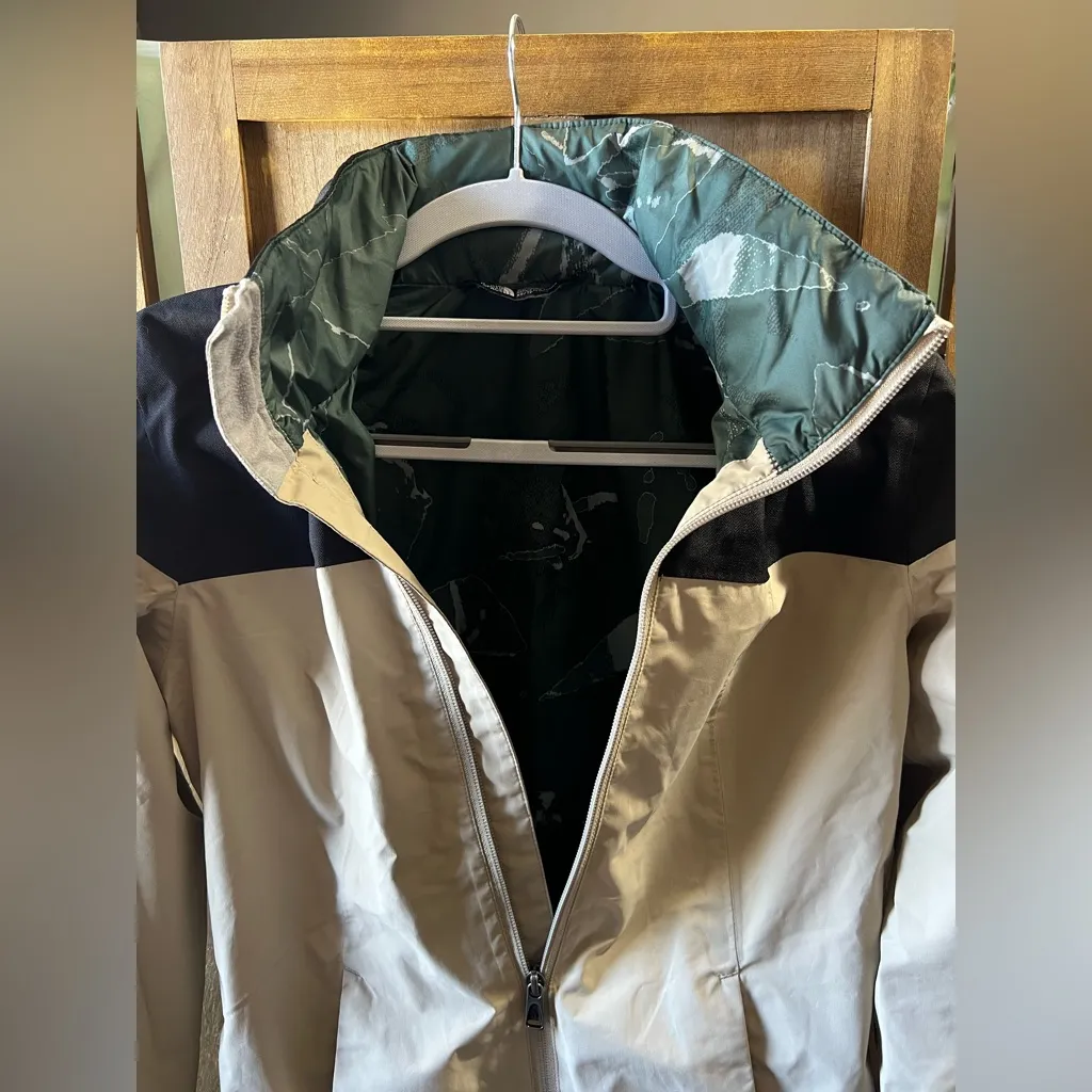 Women’s The North Face XS Windbreaker - Image 5