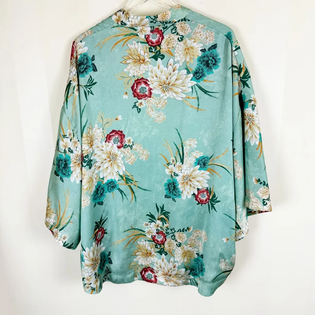 Violet + Claire Floral Kimono Jacket - Image 2