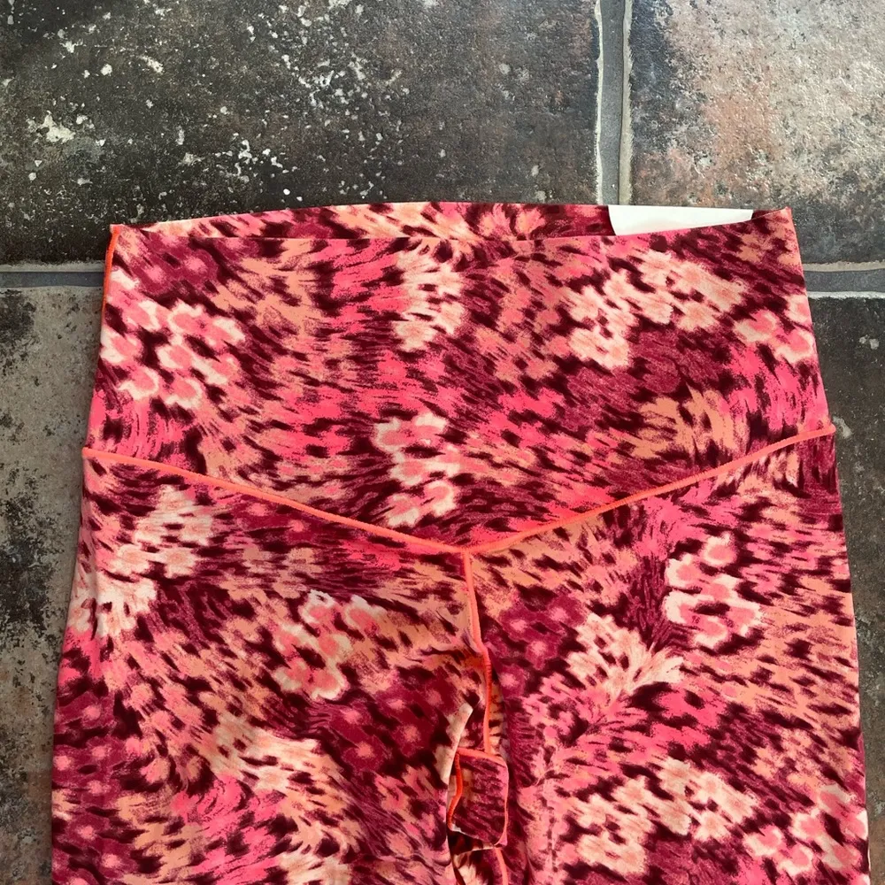 NWT  Offline Womens Pink Real Me Xtra 7/8 Leggings Size Medium - Image 7