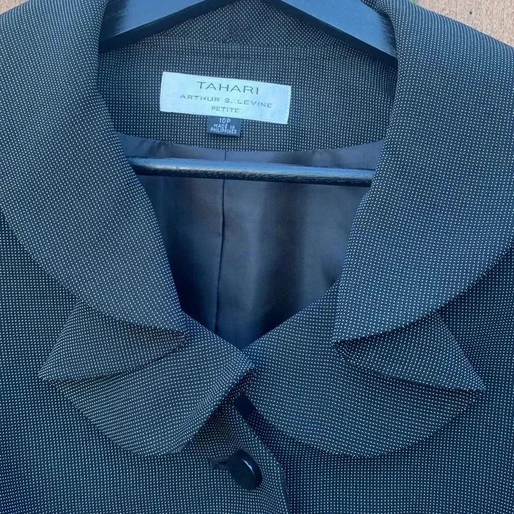 Tahari Arthur S. Levine size 10P Black blazer/jacket with ruffle - Image 3