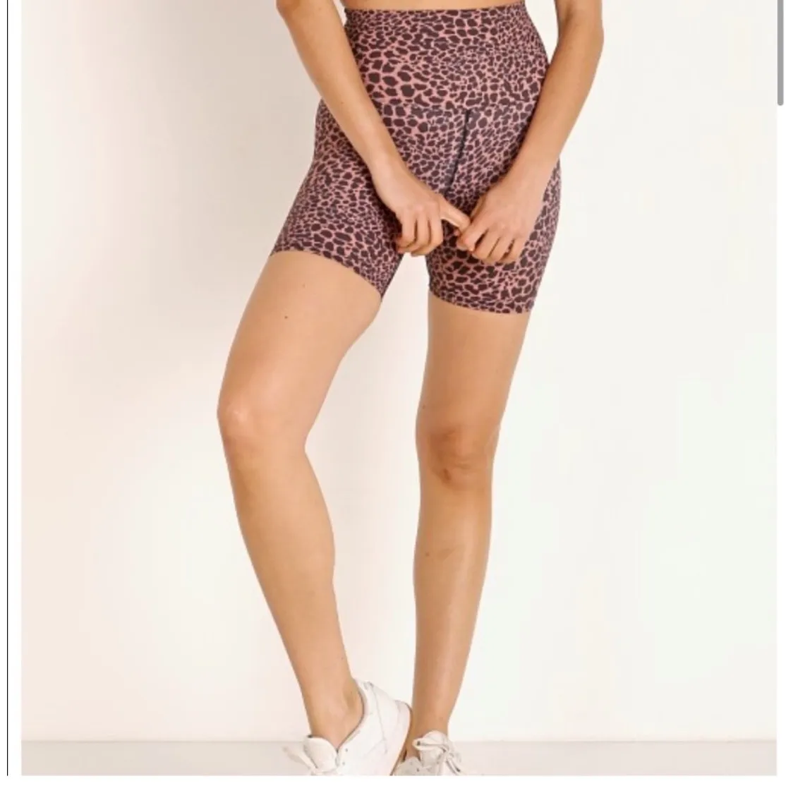 Beach Riot Sport Leopard Print High Waist Biker Shorts Women's Size Small Brown - Image 3