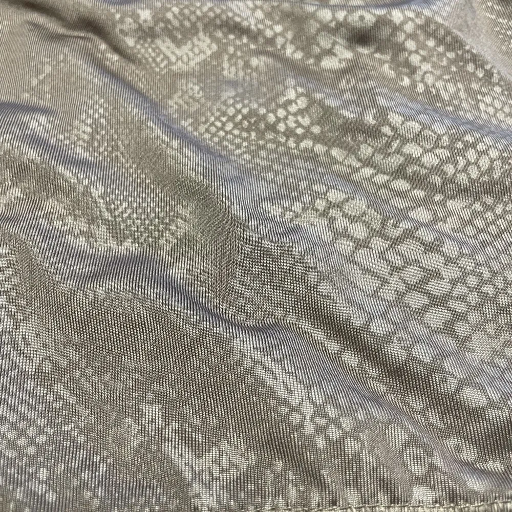 Tahari Sport Longline Sports Bra in Snakeskin Print sz M - Image 2