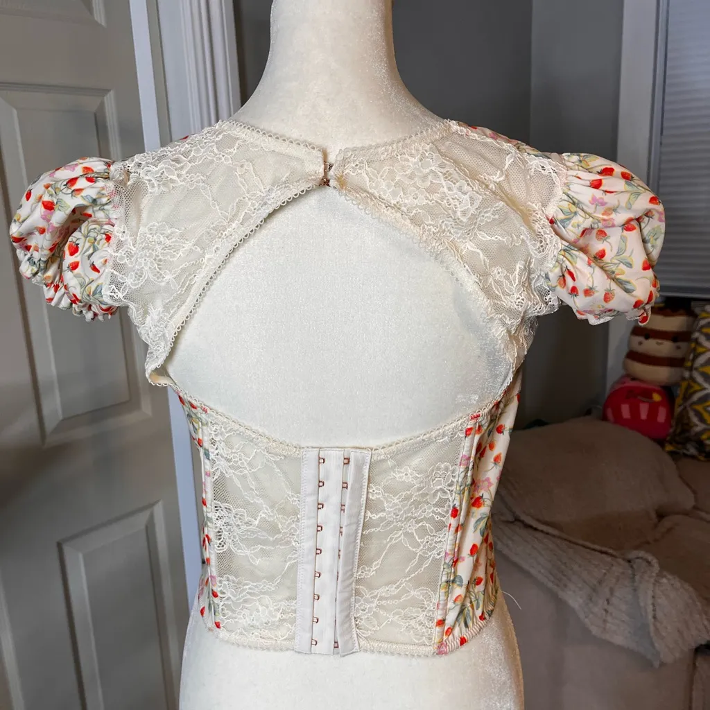 Vs strawberry corset top size m new no tags - Image 5