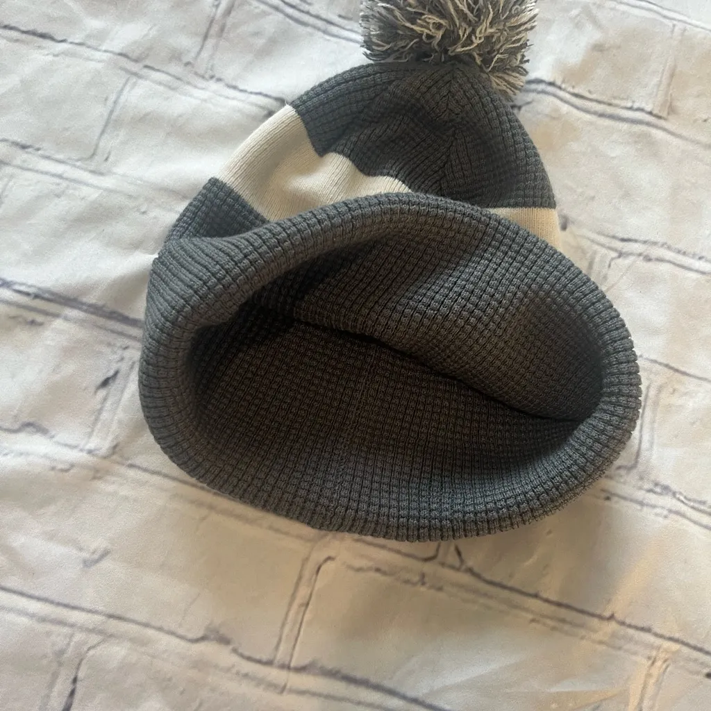 Nike Gray Knit Pom Beanie Winter Hat One Size Swoosh Logo Acrylic White - Image 5