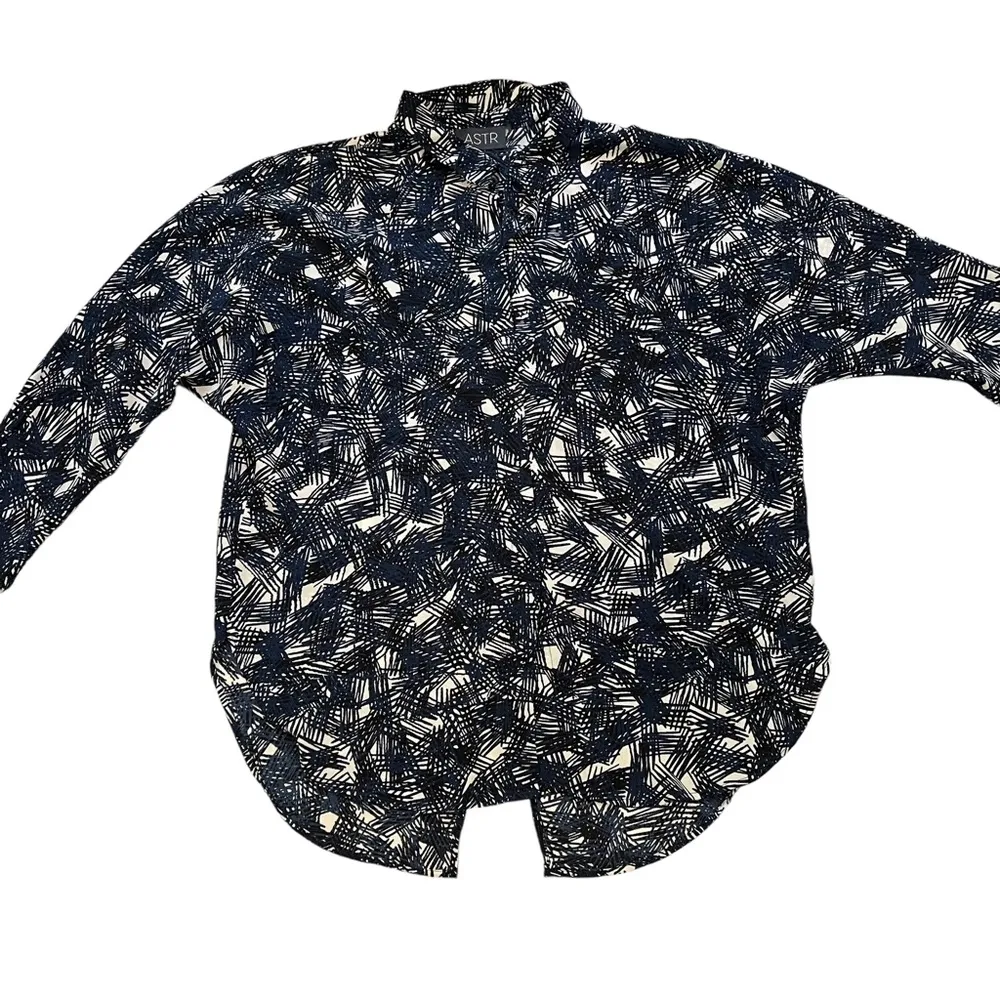 Anthropologie Astr Split Back Button Down Shirt, Sz M - Image 8